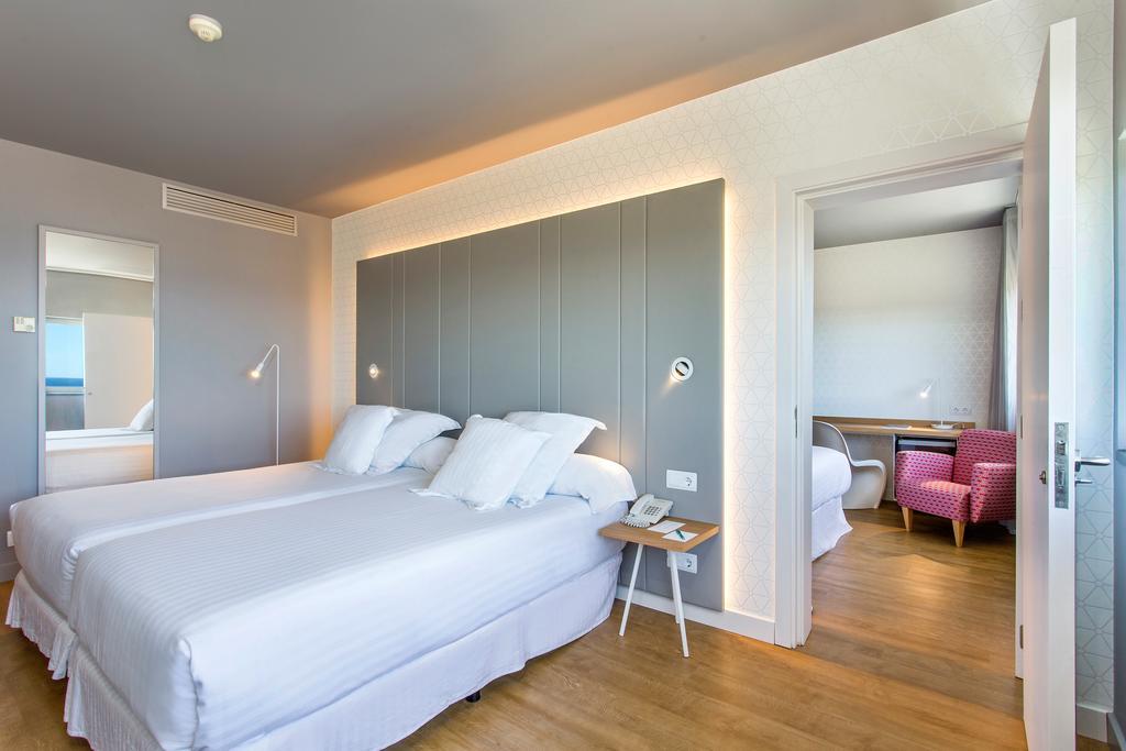 Occidental Atenea Mar - Adults Only Barcelona Exterior foto